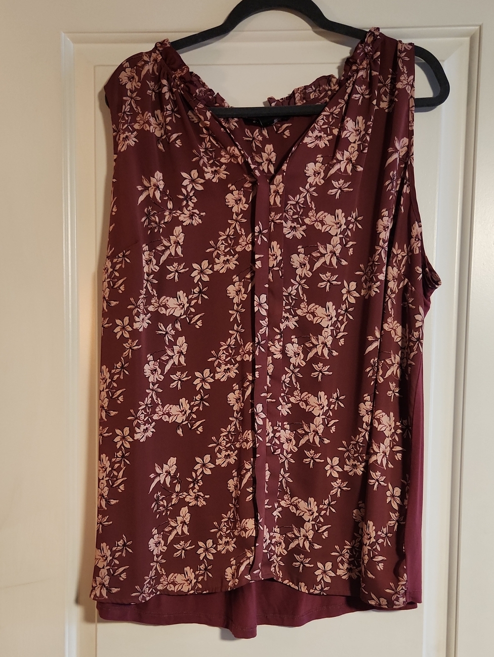 41 Hawthorn Plum Floral V-Neck Sleeveless Camisole
